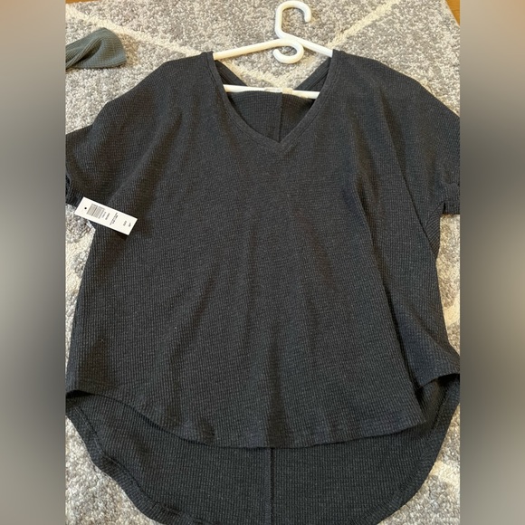 Aritiza shirt, size xs - Picture 1 of 1